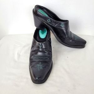 Ariat slip on shoes size 7 leather pointed square toe to teal floral design.